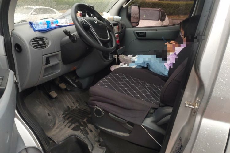 Used SAIC MAXUS Xintu V80 2023 2.0T Manual Classic Aoyuntong Short Wheelbase Ultra-Low Roof 5/6-Seater Driver Seat