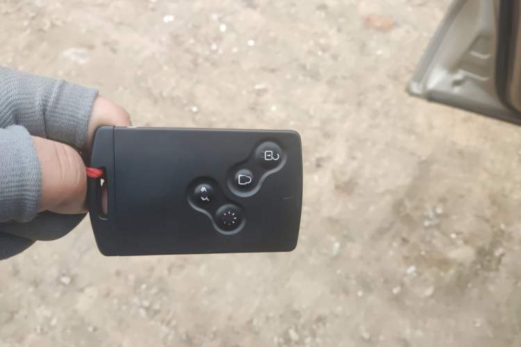 Used Renault Koleos 2012 2.5L Two-Wheel Drive Comfort Edition with Navigation