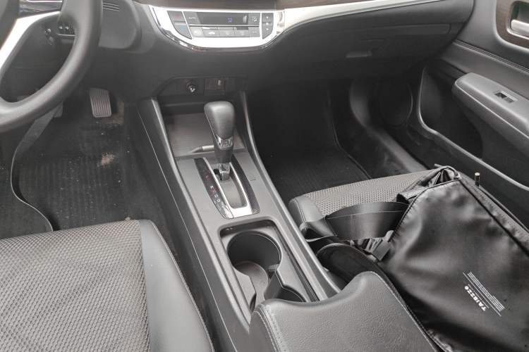 Used Honda Jade 2013 1.8L automatic Comfort version 5 seats Gear Lever