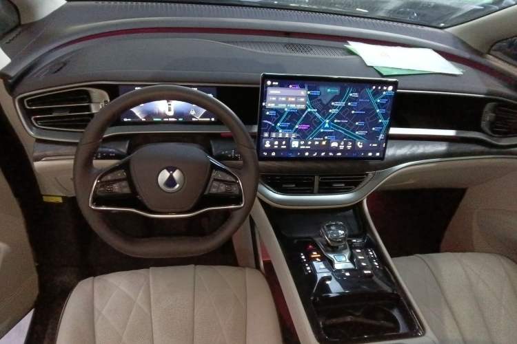 Used Denza D9 2024 DM-i 980 Four-Wheel Drive Prestige Model Center Console