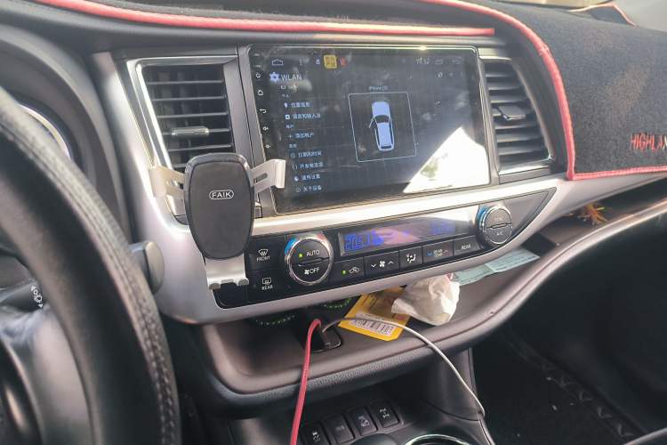 Used Toyota Highlander 2018 2.0T Four-Wheel Drive Luxury Edition 7 Seats China V Emission Standard Audio And AC Panel