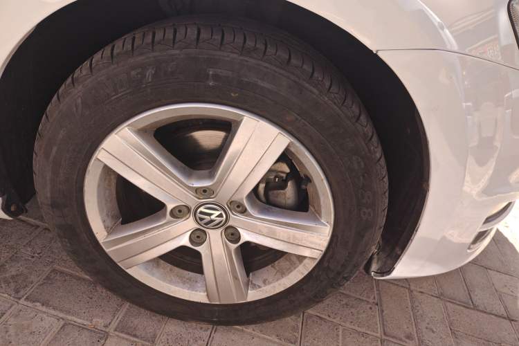 Used Volkswagen Golf 2014 1.4TSI Automatic Luxury Model Right Front Wheel Hub