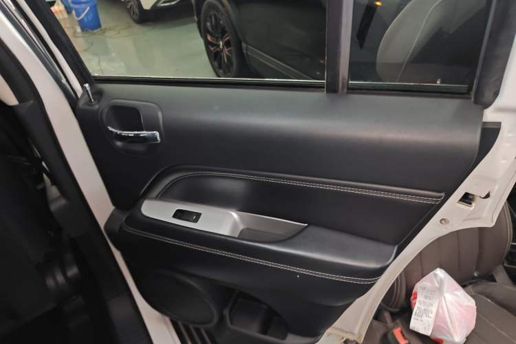 Used Jeep Compass 2014 2.0L two-wheel drive luxury version