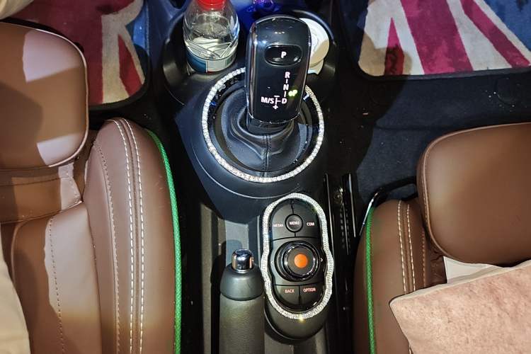 Used MINI 2019 1.5T COOPER 60th Anniversary Edition Five-Door Version Gear Lever