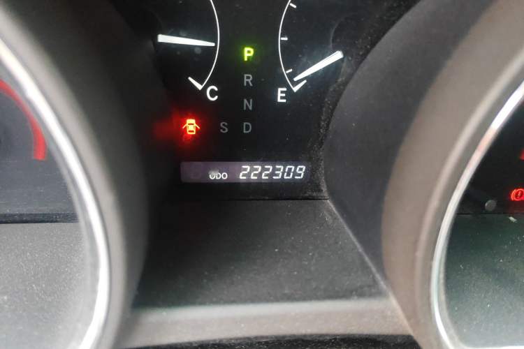 Used Toyota Highlander 2011 2.7L Two-Wheel Drive 5-Seater Sport Edition Odometer Close Up