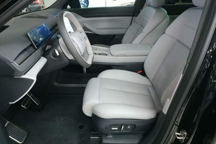 Used Nio ES8 2023 75 kWh Left Front Seat