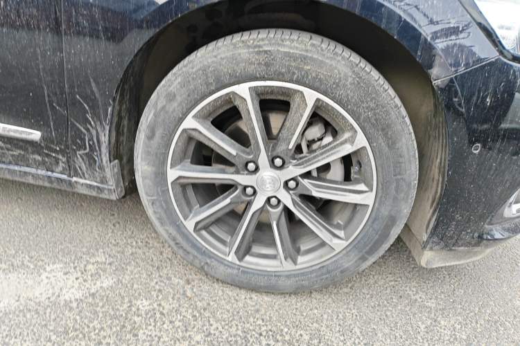 Used Buick LaCrosse 2019 28T Prestige Model Right Front Wheel Hub
