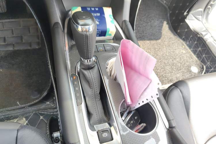 Used Chevrolet Malibu XL 2019 535T CVT Active Version Gear Lever