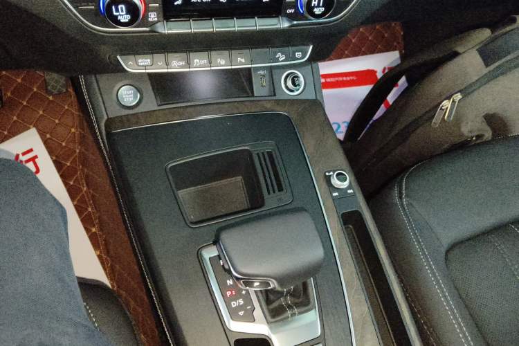 Used Audi Q5L 2022 Updated Version 40T Luxury Elegant Edition Gear Lever