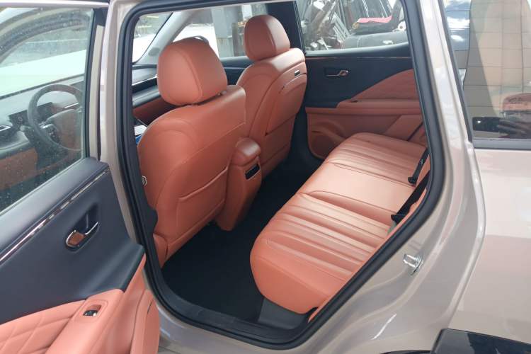 Used AION V 2024 Aion Tyrannosaurus 650 LiDAR Edition Left Rear Seat