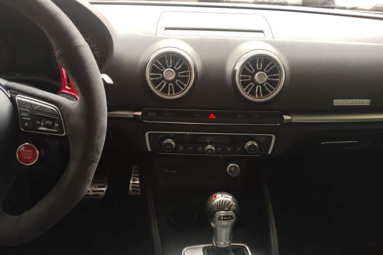 Used Audi A3 2019 Limousine 40 TFSI Sport Version China V Emission Standard Audio And AC Panel