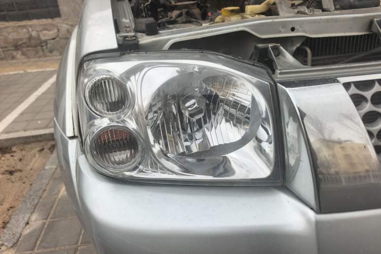 Used Nissan Paladin 2008 2.4L 4x4 Standard Edition Right Front Headlight