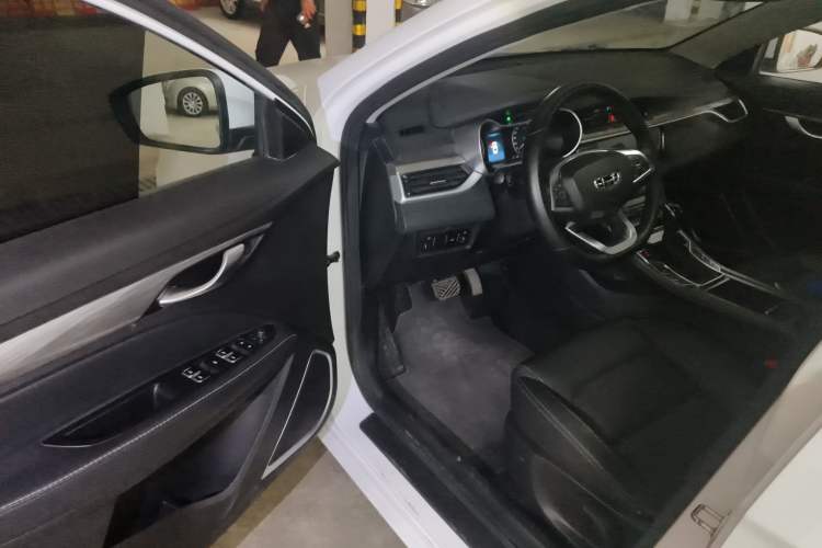 Used Geely Auto Emgrand 2019 Leading Edition 1.5L CVT Luxury Model China VI Standard Driver Seat