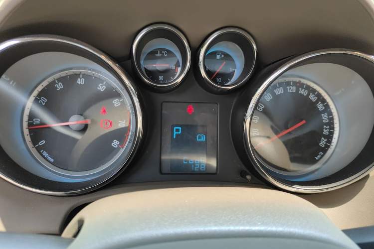 Used Buick GT 2013 GT 1.6L Automatic Fashion Edition Instrument Cluster