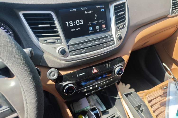 Used Hyundai Tucson 2015 1.6T Dual-Clutch Two-Wheel-Drive Leading Model Audio And AC Panel