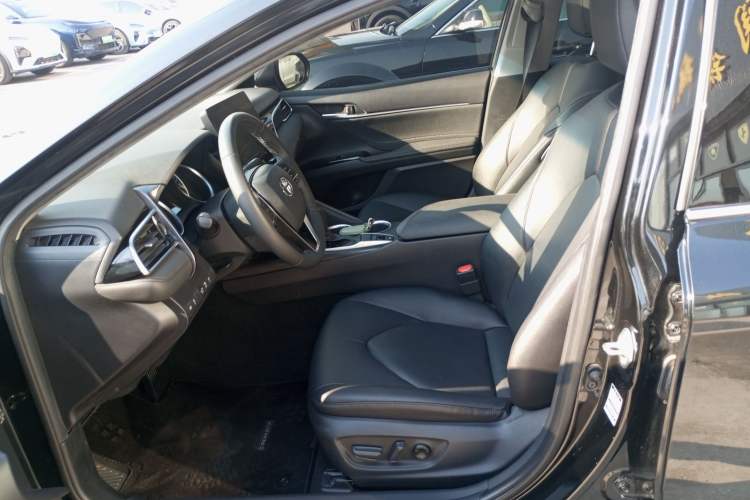 Used Toyota Camry 2021 2.0G Luxury Edition
