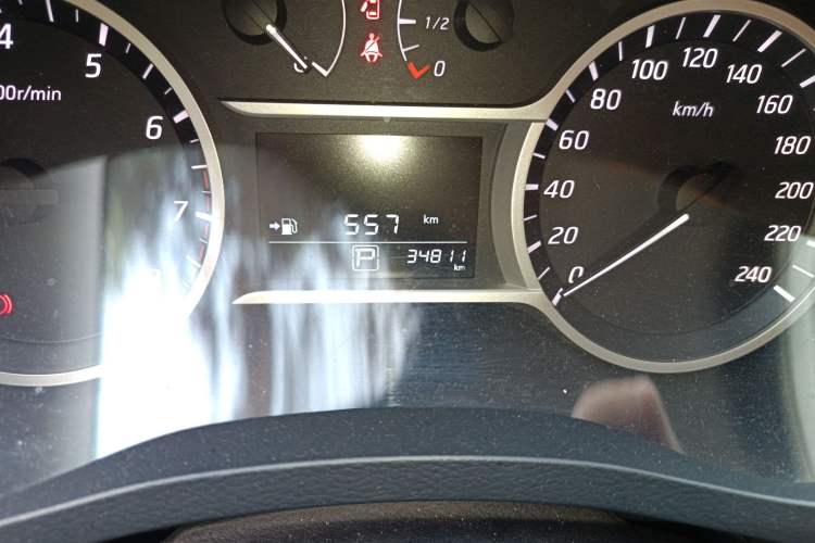 Used Nissan Lannia 2016 1.6L CVT Cool Edition Odometer Close Up