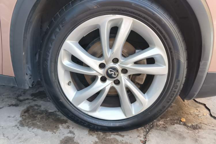 Used Infiniti QX30 2017 1.6T Two-Wheel Drive Fashion Edition Right Front Wheel Hub