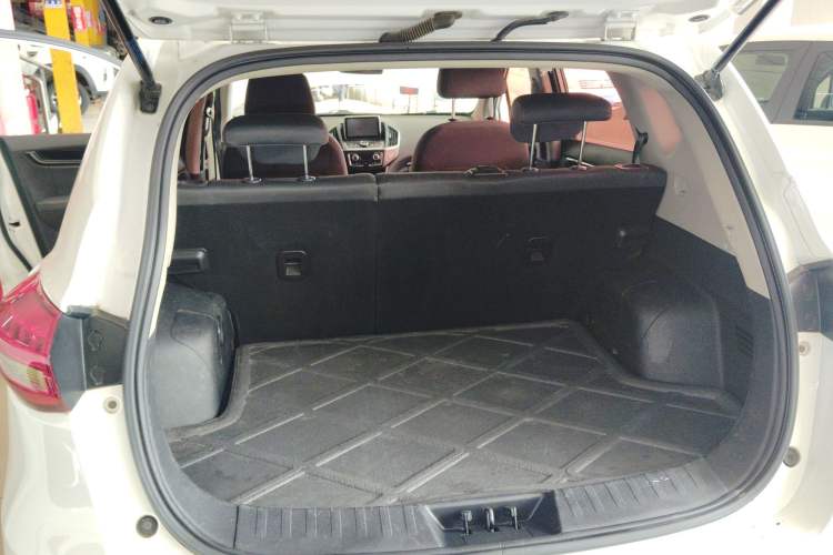 Used Dongfeng Aeolus AX5 2017 1.4T Manual Qushang Model Trunk