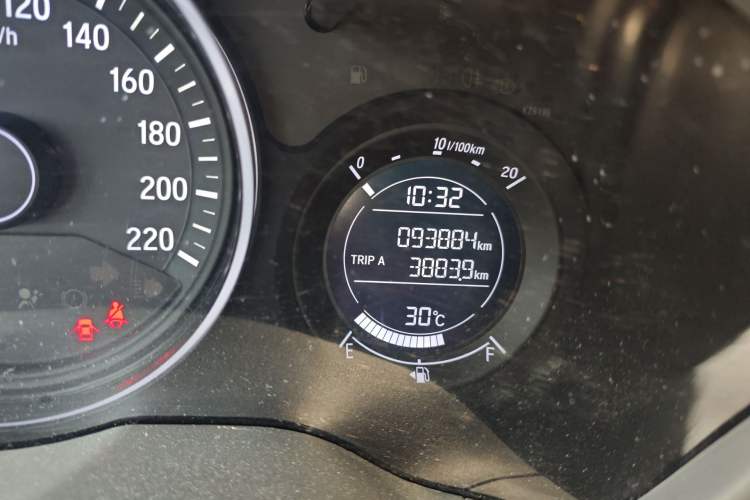 Used Honda Vezel 2017 1.5L CVT 2WD Comfort Model Odometer Close Up