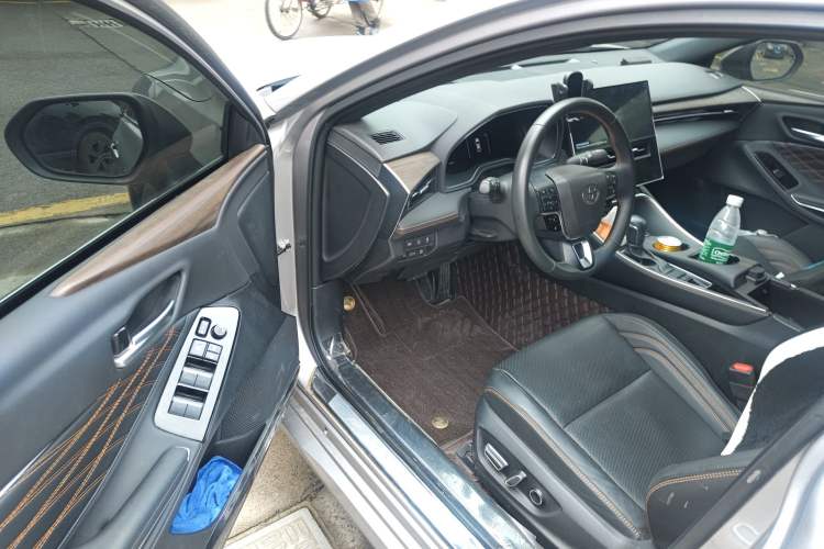 Used Toyota Avalon 2024 Dual-Engine 2.5L XLE Premium Edition