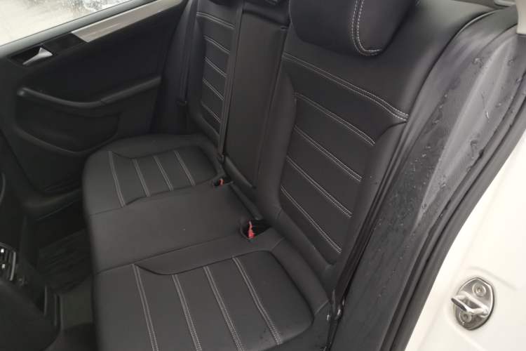 Used Volkswagen Sagitar 2014 Revised Version 1.6L Automatic Comfort Edition Left Rear Seat