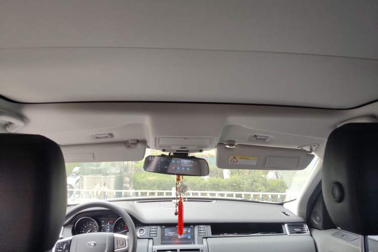 Used Land Rover Discovery Sport 2018 240 PS PURE Edition Headliner