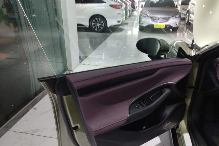 Used Xiaomi Auto SU7 2024 Four-Wheel Drive Ultra-Long Range Advanced Intelligent Driving Max Edition
