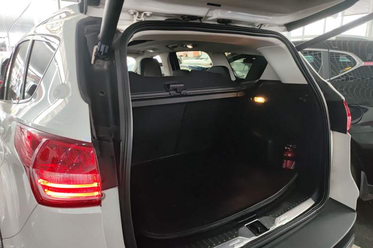 Used Ford Kuga 2013 2.0L GTDi Four-Wheel-Drive Sport Model Trunk