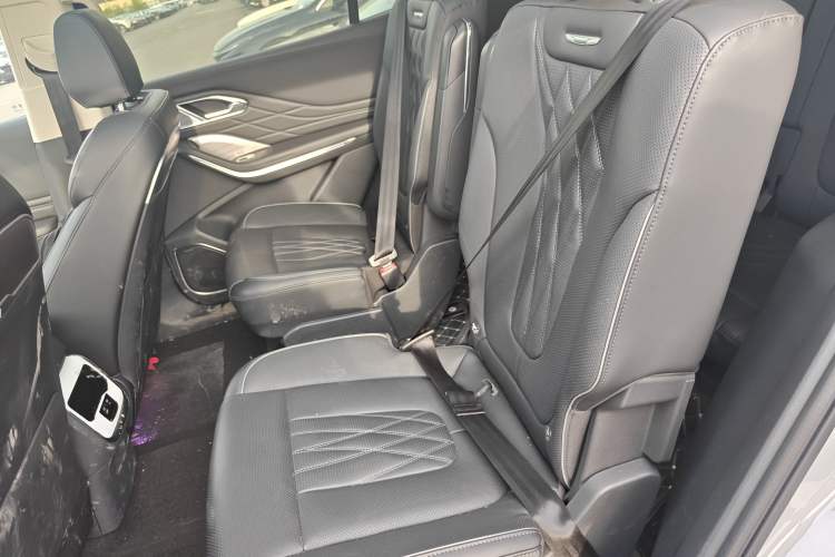 Used Hongqi HS7 PHEV 2024 2.0T PHEV Four-Wheel-Drive Flagship Edition 6 Seats
