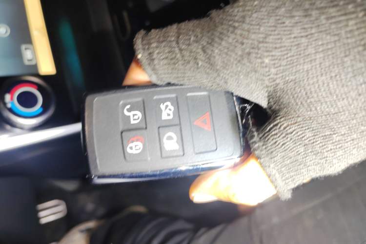 Used Jaguar XEL 2025 2.0T 250 PS R-DYNAMIC 90th Anniversary Edition
