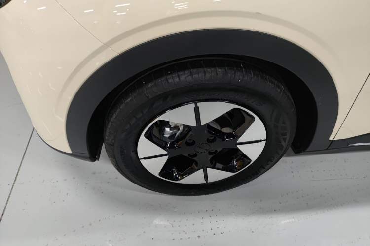 Used Geely Galaxy Geome 2025 UP 410km Exploration Edition Left Front Wheel Hub