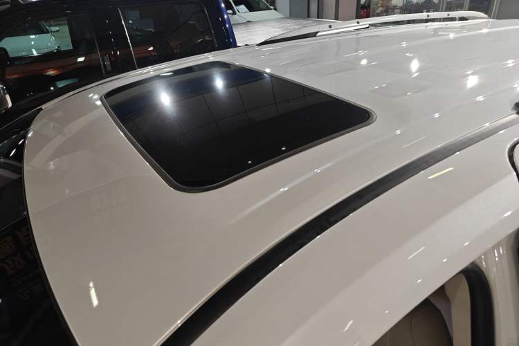 Used Toyota SIENNA 2023 2.5L Hybrid Deluxe Edition Roof