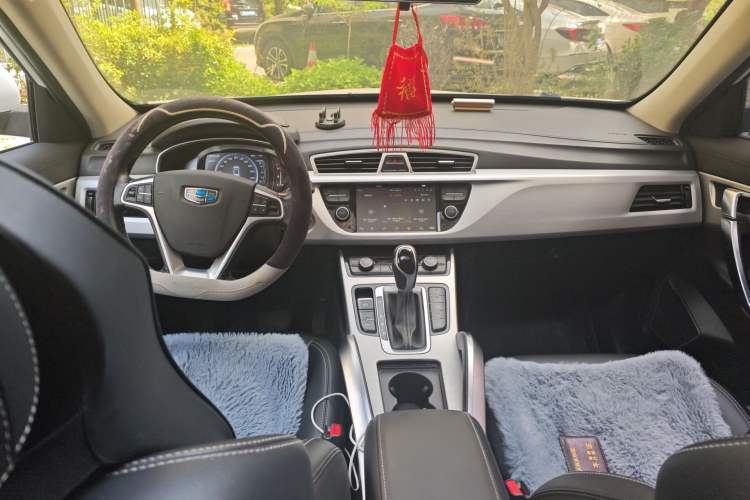 Used Geely Auto Emgrand X7 Sport 2016 1.8TD Automatic Smart Connectivity Version Center Console