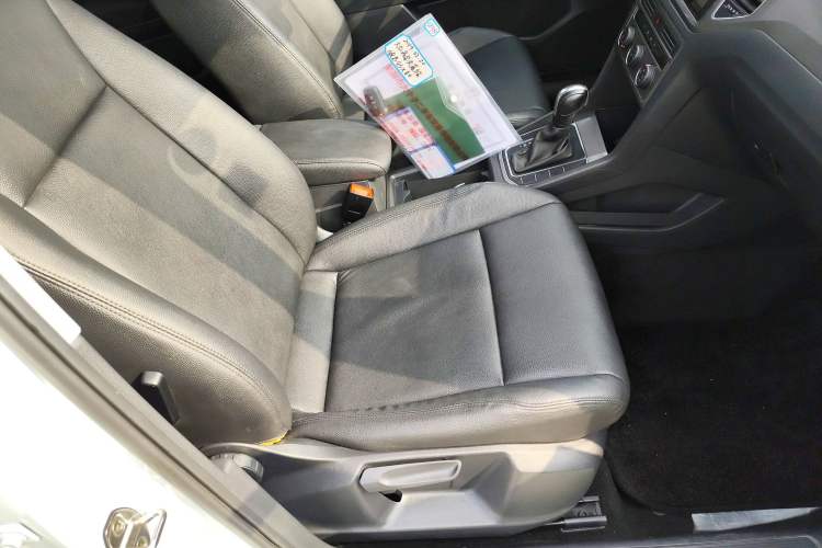 Used Volkswagen Golf Sportsvan 2018 1.6L Automatic Comfort Model Right Front Seat