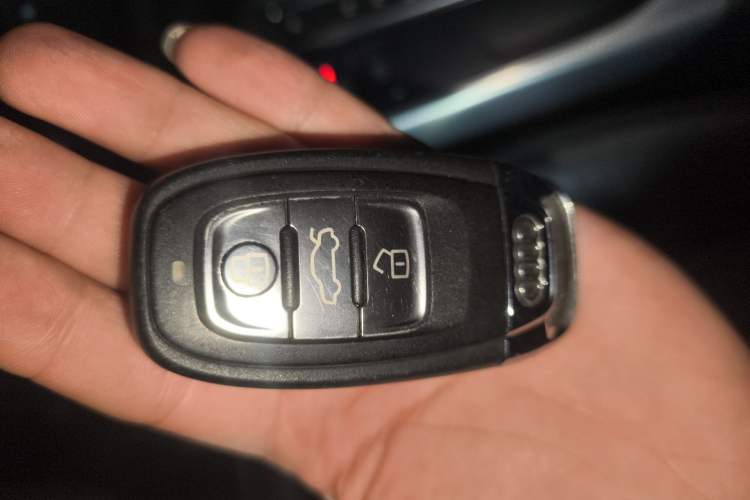 Used Audi A4L 2013 35 TFSI Automatic Standard Model Vehicle Key