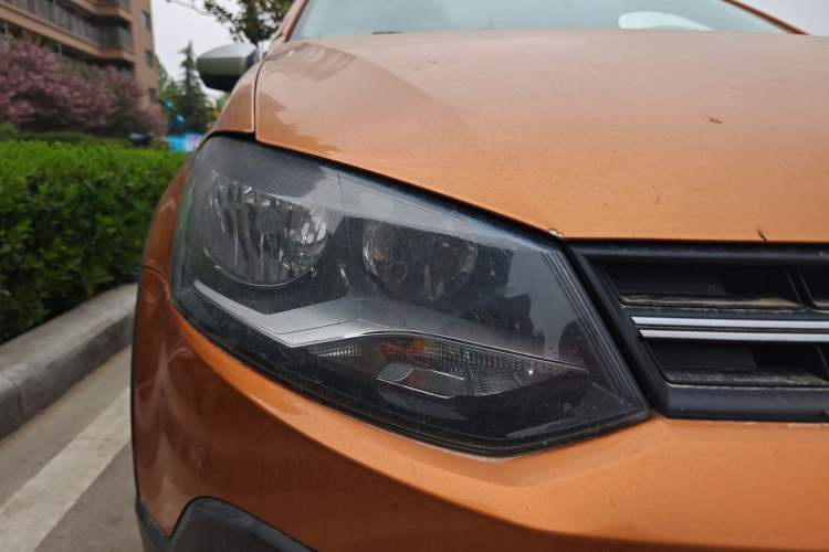 Used Volkswagen Polo 2014 1.6L Cross Polo Automatic Right Front Headlight