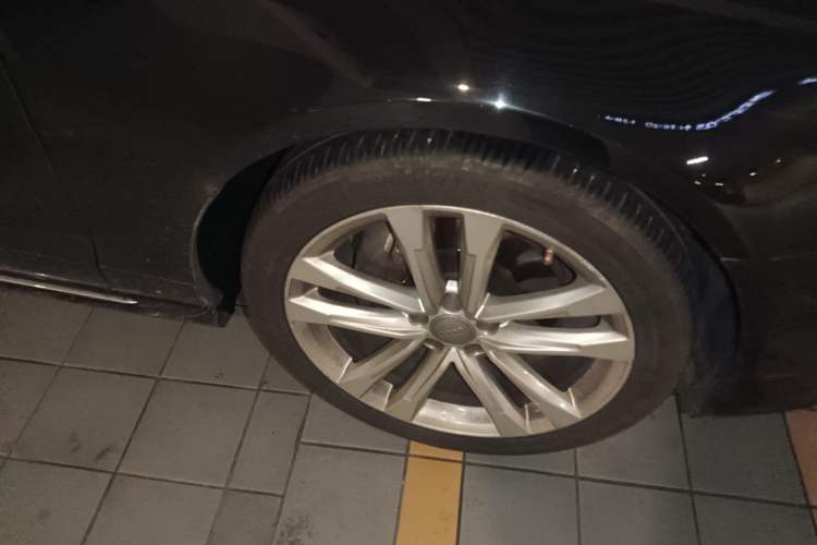 Used Audi A6L 2018 30th Anniversary Edition 35 TFSI Sport Edition Right Front Wheel Hub