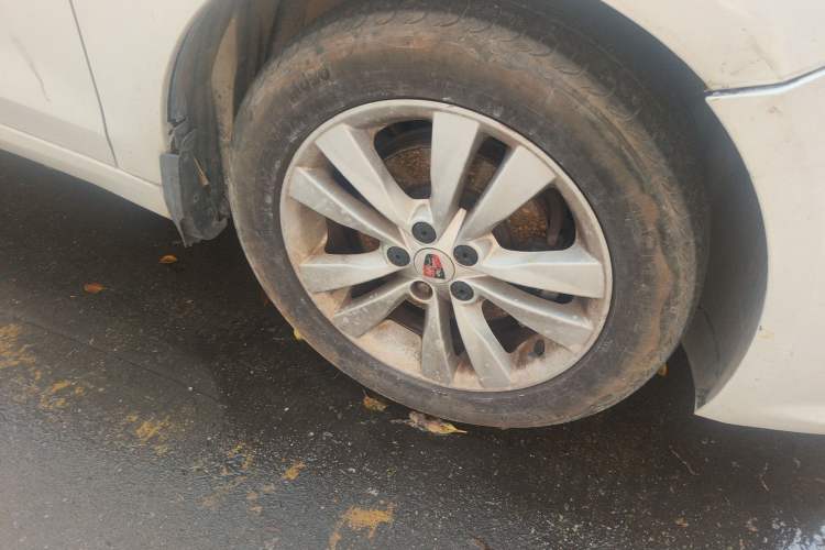 Used Roewe 360 2015 1.5L Automatic Luxury Edition Right Front Wheel Hub