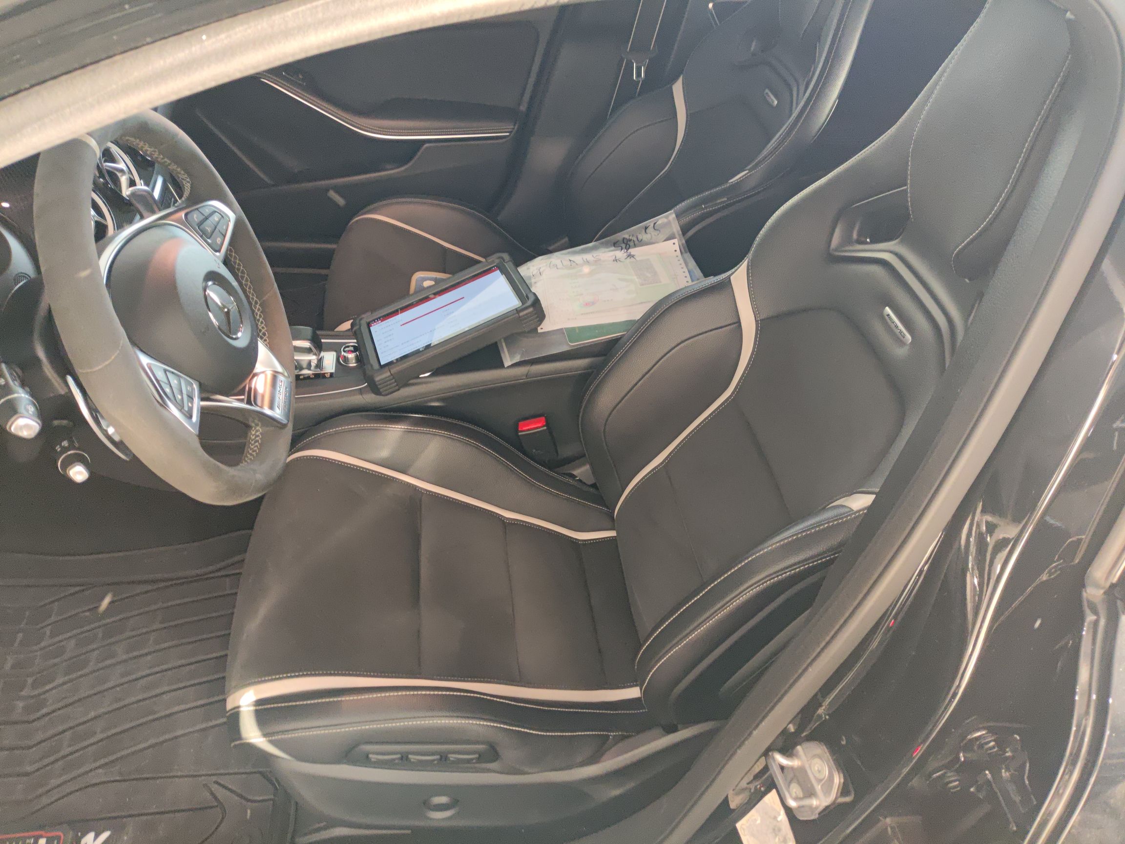 Переднее сиденье в автомобиле