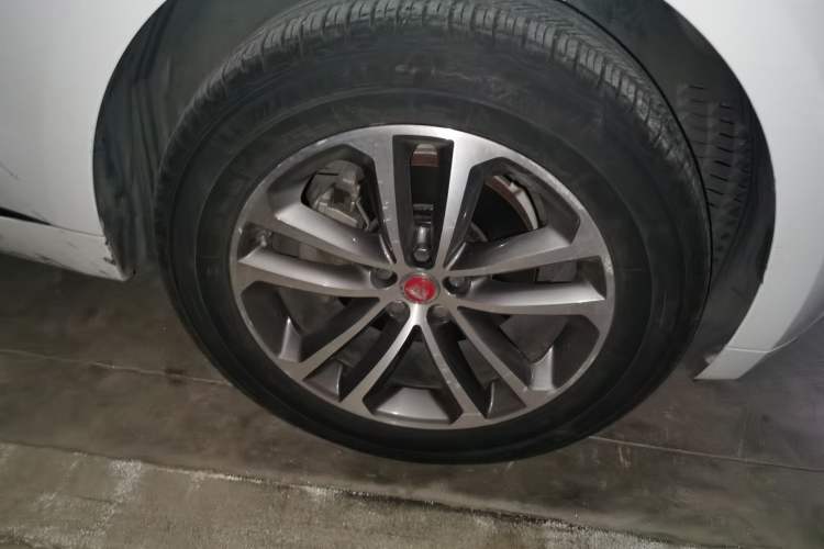 Used Jaguar F-PACE 2016 2.0T Two-Wheel-Drive R-Sport Sport Edition
