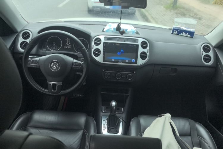 Used Volkswagen Tiguan 2016 280TSI Automatic Two-Wheel Drive Silk Road Comfort Edition Center Console