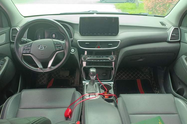 Used Hyundai Tucson 2020 280TGDi Two-Wheel-Drive GLS Fashion Edition China VI Standard Center Console