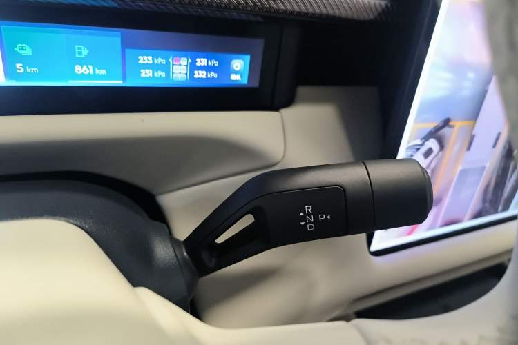 Used Lynk & Co 900 2025 2.0T Exploration Edition