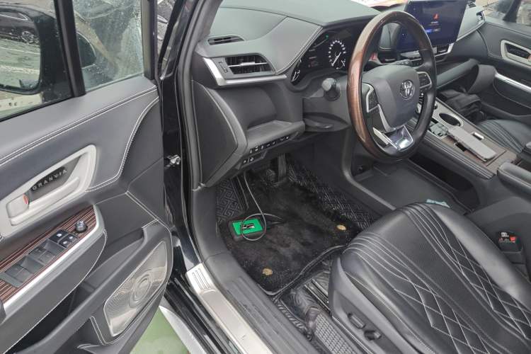 Used Toyota Granvia 2023 2.5L Hybrid Comfort Edition
