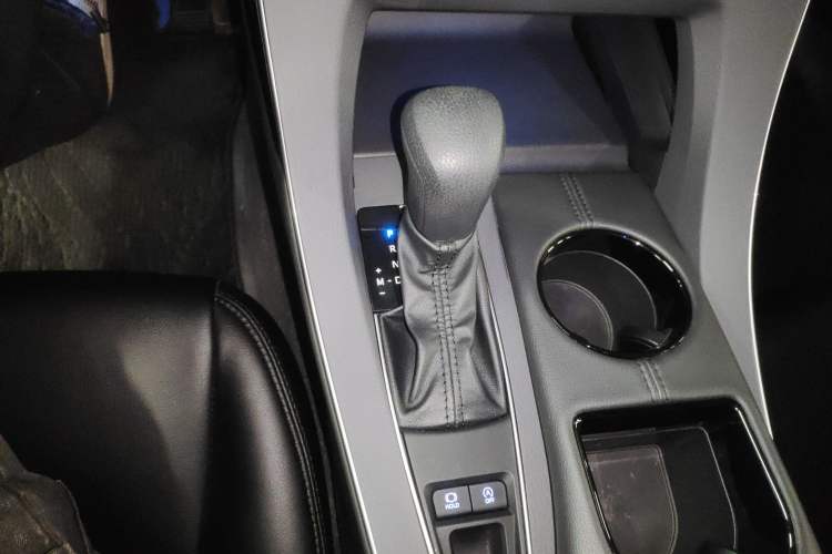 Used Toyota Avalon 2019 2.0L Ambition Edition China VI