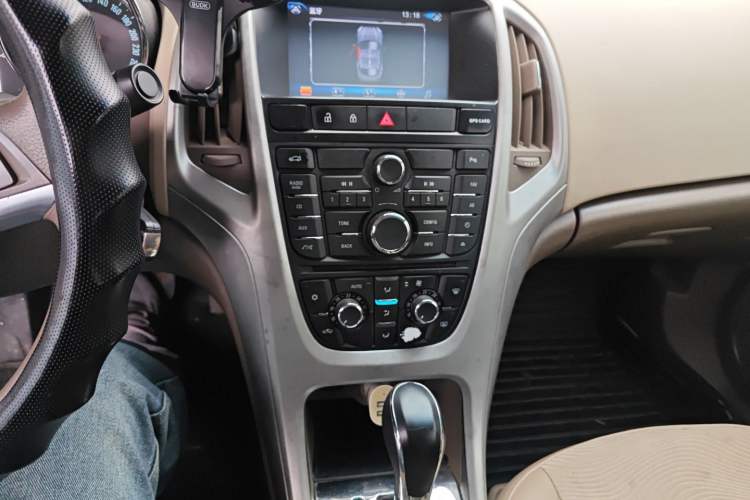 Used Buick GT 2013 GT 1.6L Automatic Fashion Edition Audio And AC Panel