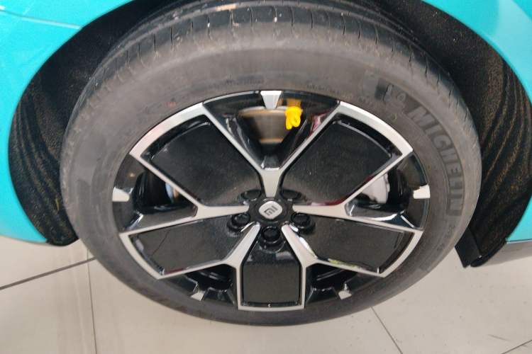 Used Xiaomi Auto SU7 2024 Rear-Drive Ultra-Long Range Advanced Pro-Level Intelligent Driving Version Right Rear Wheel Hub