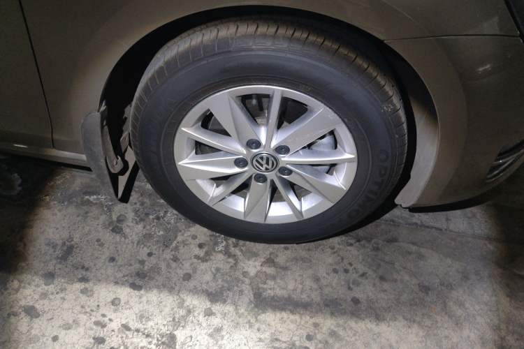 Used Volkswagen Golf 2016 1.6L Manual Fashion Edition Right Front Wheel Hub