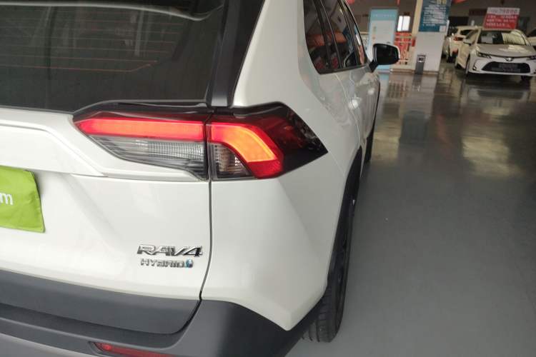 Used Toyota RAV4 2020 Dual-Engine 2.5L E-CVT 4x4 Elite PLUS Edition